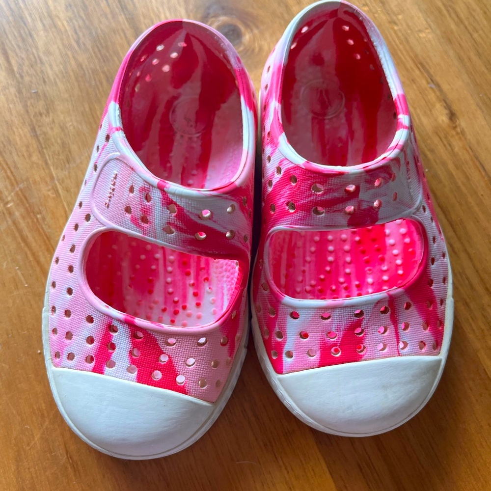NWOT Native tie dye pink shoes size 5